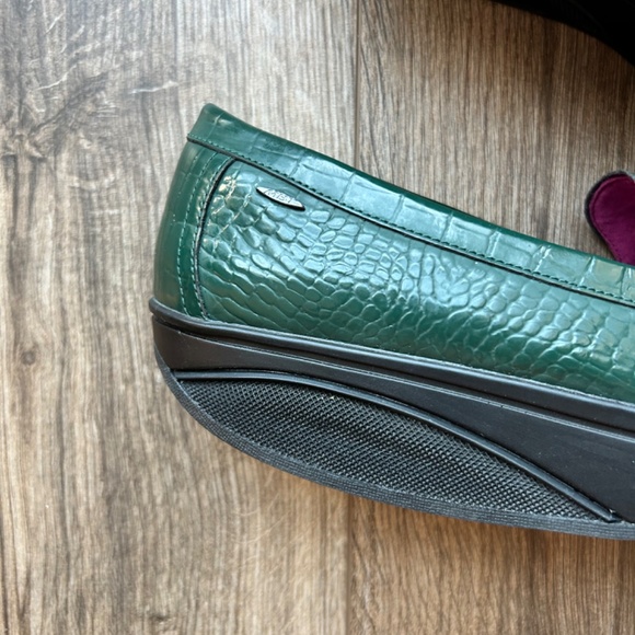 MBT Green Patent Leather Rocking Loafers | 40 - Picture 4 of 14